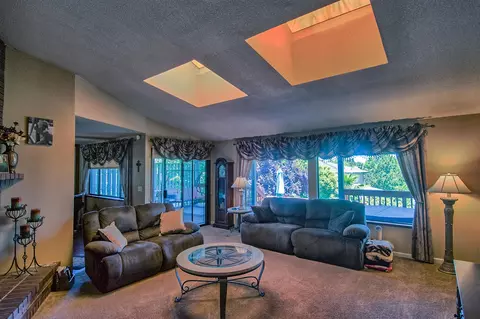 7037 Jonella Way, Redding, CA 96003 photo 9