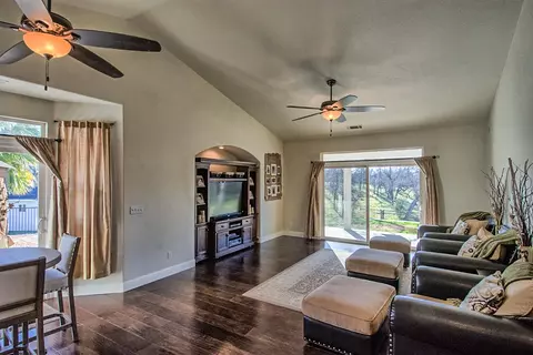 20489 Bernard, Redding, CA 96003 photo 9