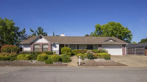 787 Collyer Dr, Redding, CA 96003 photo 2