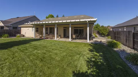 664 Casa Buena St, Redding, CA 96003 photo 2
