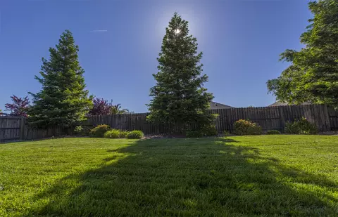 664 Casa Buena St, Redding, CA 96003 photo 4