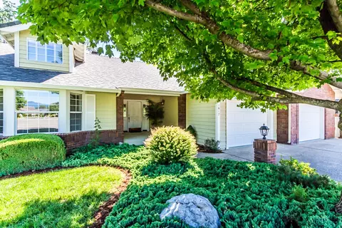 1817 Crosby Ln, Redding, CA 96003 photo 1