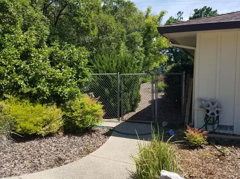 4956 Alta Mesa Dr, Redding, CA 96002 photo 2