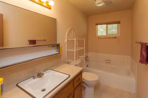 1789 Manchester Dr, Redding, CA 96002 photo 12
