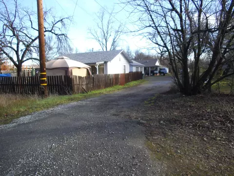 5323 Cedars Rd, Redding, CA 96001 photo 1