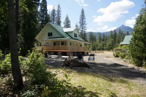 1011 Mann Rd, Coffee Creek, CA 96091 photo 1