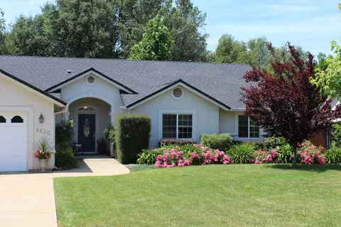 4630 Columbine Dr, Redding, CA 96002 photo 2