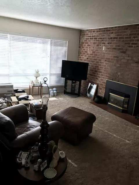 5717 Cascade Dr, Redding, CA 96003 photo 2