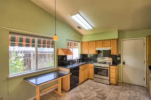1340 Grouse Dr, Redding, CA 96003 photo 9