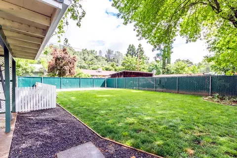 1576 Santa Fe Ave, Redding, CA 96003 photo 17