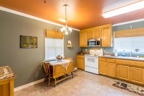 1576 Santa Fe Ave, Redding, CA 96003 photo 9