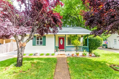1576 Santa Fe Ave, Redding, CA 96003 photo 2