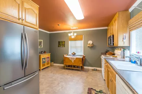 1576 Santa Fe Ave, Redding, CA 96003 photo 12