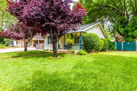 1576 Santa Fe Ave, Redding, CA 96003 photo 1