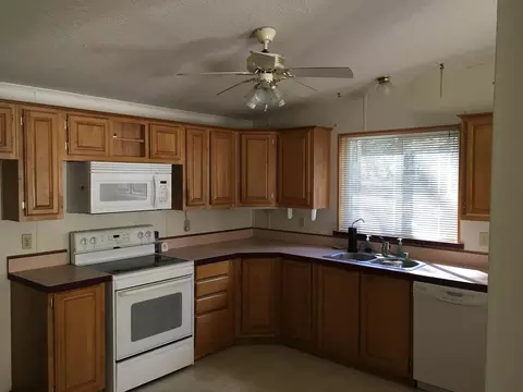 21523 Riverview Dr, Lakehead, CA 96051 photo 6