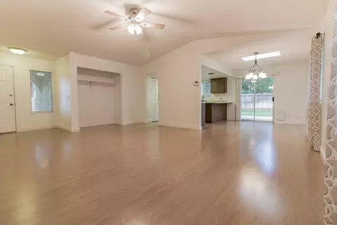 251 Ashley Ct, Redding, CA 96001 photo 4