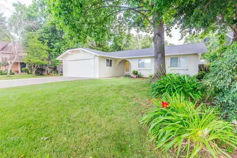 251 Ashley Ct, Redding, CA 96001 photo 2