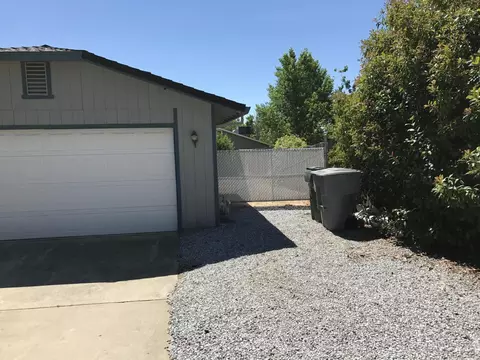 1379 Bobwhite Way, Redding, CA 96003 photo 2