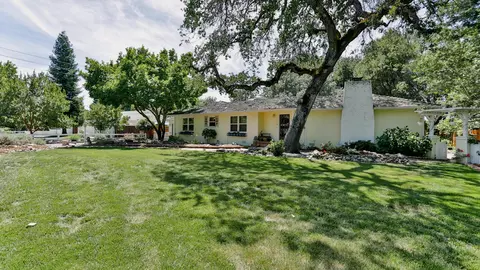 3748 Cheryl Dr, Redding, CA 96002 photo 2