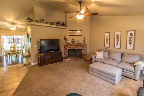 1593 Lavender Way, Redding, CA 96003 photo 2