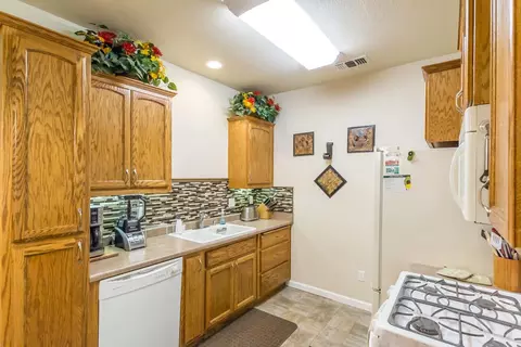 663 State St, Redding, CA 96001 photo 10