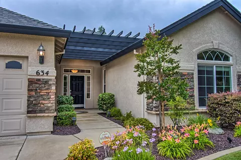 634 Casa Buena St, Redding, CA 96003 photo 4