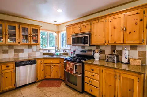 16249 North St, Redding, CA 96001 photo 12