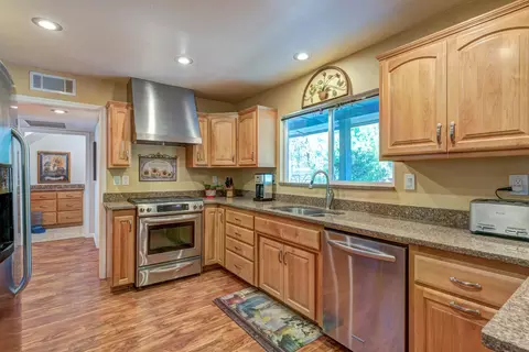 10637 Green Oaks Ln, Redding, CA 96003 photo 13