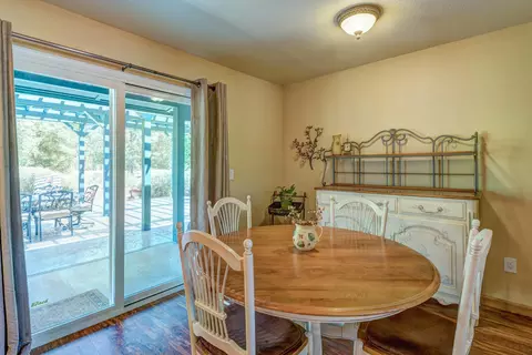 10637 Green Oaks Ln, Redding, CA 96003 photo 10