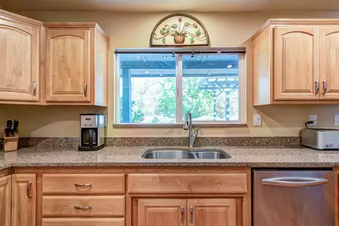 10637 Green Oaks Ln, Redding, CA 96003 photo 15