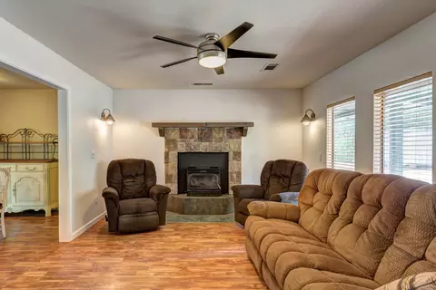 10637 Green Oaks Ln, Redding, CA 96003 photo 8