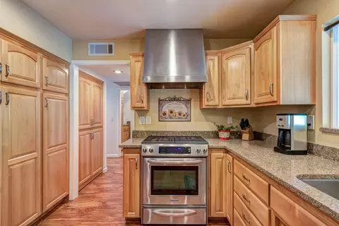 10637 Green Oaks Ln, Redding, CA 96003 photo 16