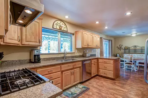 10637 Green Oaks Ln, Redding, CA 96003 photo 17