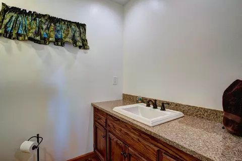 10637 Green Oaks Ln, Redding, CA 96003 photo 23