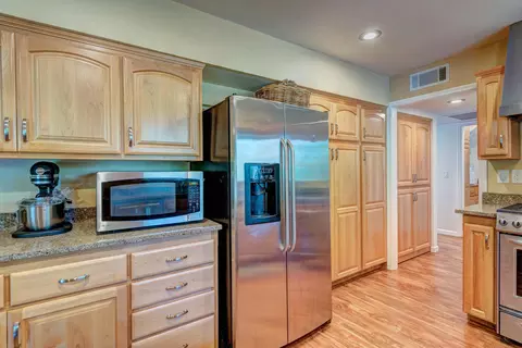 10637 Green Oaks Ln, Redding, CA 96003 photo 14