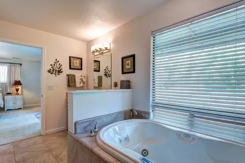 10637 Green Oaks Ln, Redding, CA 96003 photo 30