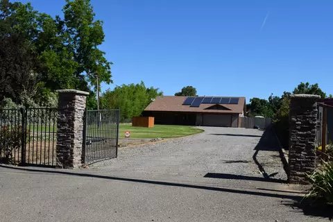 584 Sykes Ave, Red Bluff, CA 96080 photo 3
