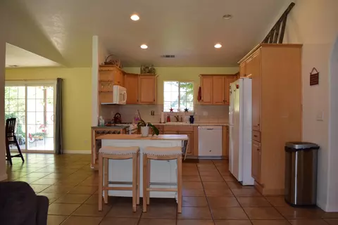 584 Sykes Ave, Red Bluff, CA 96080 photo 6