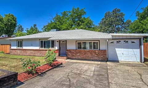 2030 Penn Dr, Redding, CA 96002 photo 2