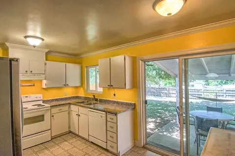 2030 Penn Dr, Redding, CA 96002 photo 7