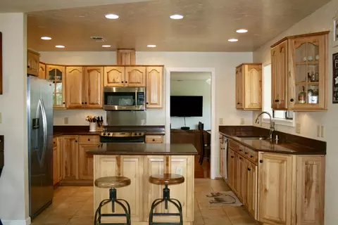 6384 Double K Dr, Anderson, CA 96007 photo 9