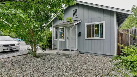 2954 Placer St, Redding, CA 96001 photo 2