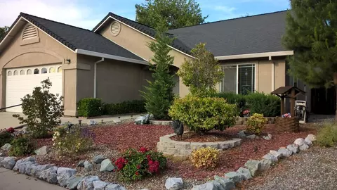 555 Yolla Bolly Trl, Redding, CA 96003 photo 1