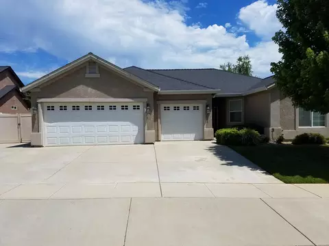 4141 Sunflower Dr, Redding, CA 96001 photo 1