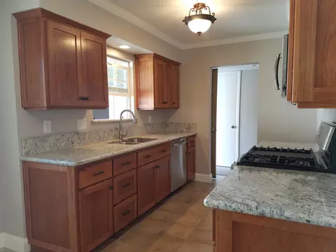 230 Oleander Cir, Redding, CA 96001 photo 4