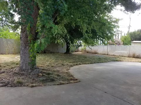 230 Oleander Cir, Redding, CA 96001 photo 2