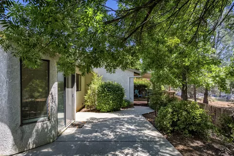 2153 Osprey Ln, Redding, CA 96003 photo 3