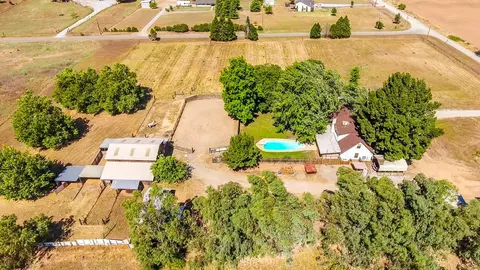 20471 Portero Dr, Redding, CA 96003 photo 1