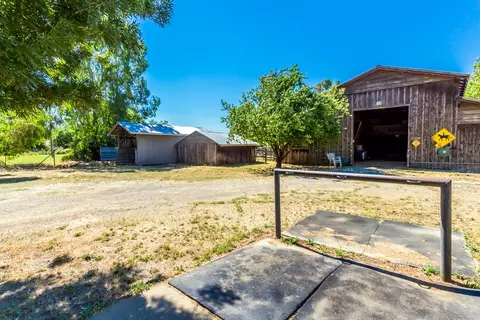 20471 Portero Dr, Redding, CA 96003 photo 5