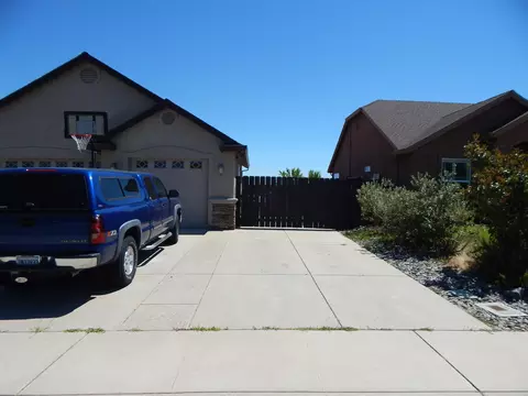 3293 Laver St, Redding, CA 96002 photo 2